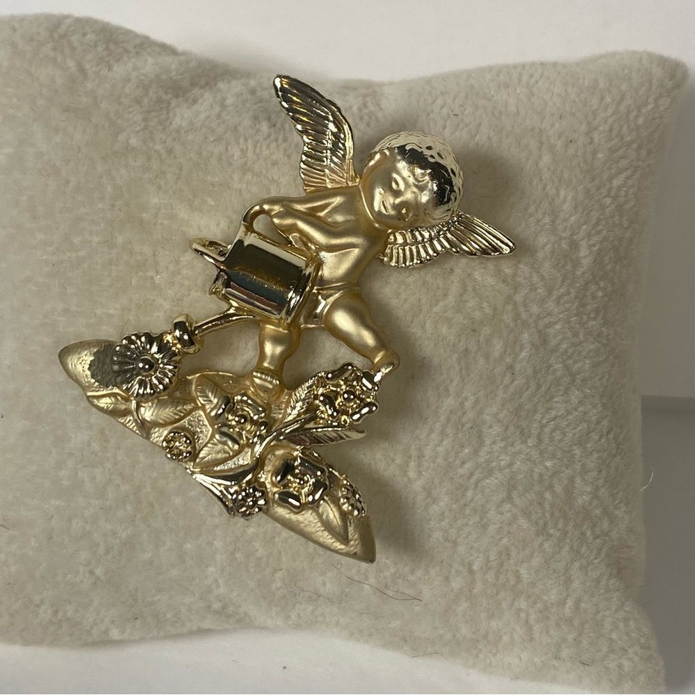 American Jewelry Company Vintage Matte and Satin Gold Finish Angel Brooch